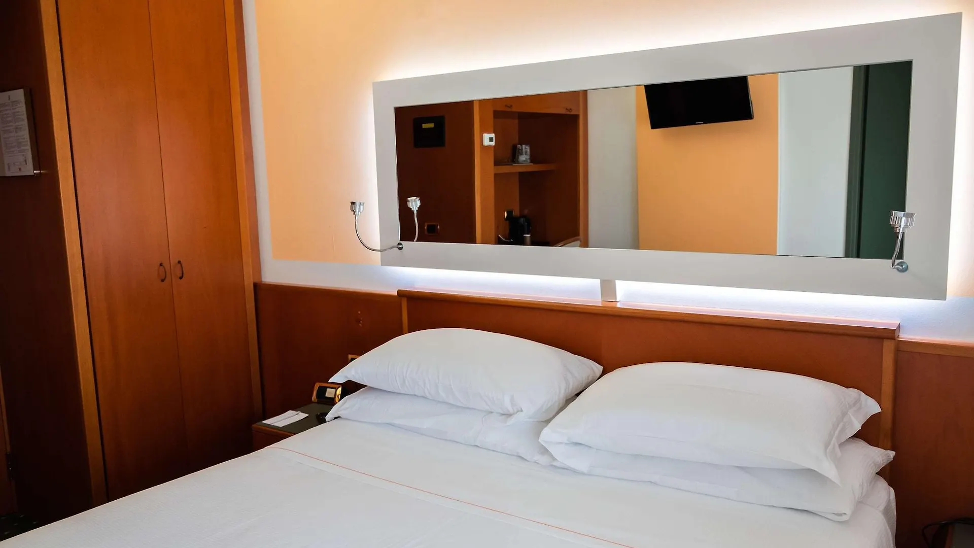 Jet Hotel, Sure Hotel Collection By Best Western Gallarate Italia